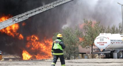 Se incendian 7 tanques con gasolina en empresa de lubricantes en Salinas Victoria