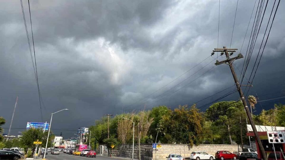 Cielo nublado en la ciudad de Monterrey