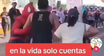 Video: Spiderman ayuda a hombre a terminar un medio maratón