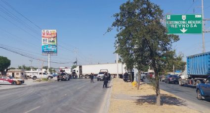 Bloquean con camiones carretera Reynosa-Monterrey