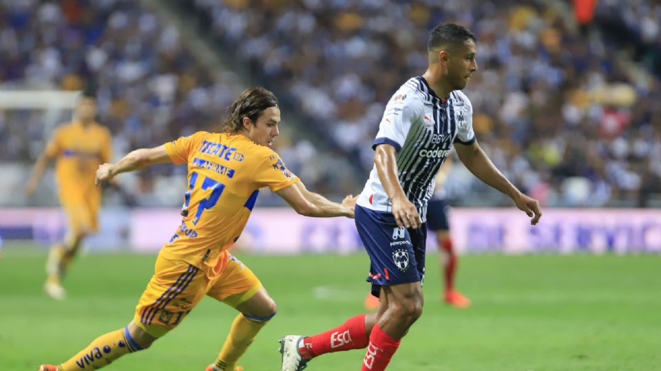 Sebastián Córdova y Luis Romo durante el Clásico Regio 131 en el Estadio BBVA, donde el club felino eliminó a Rayados de la Semifinal del Clausura 2023