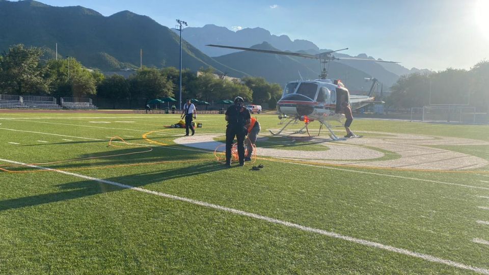 Cabina del helicóptero de Protección Civil de Nuevo León.