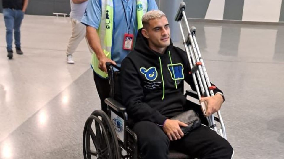 Llega German Berterame a Monterrey después de su lesión.