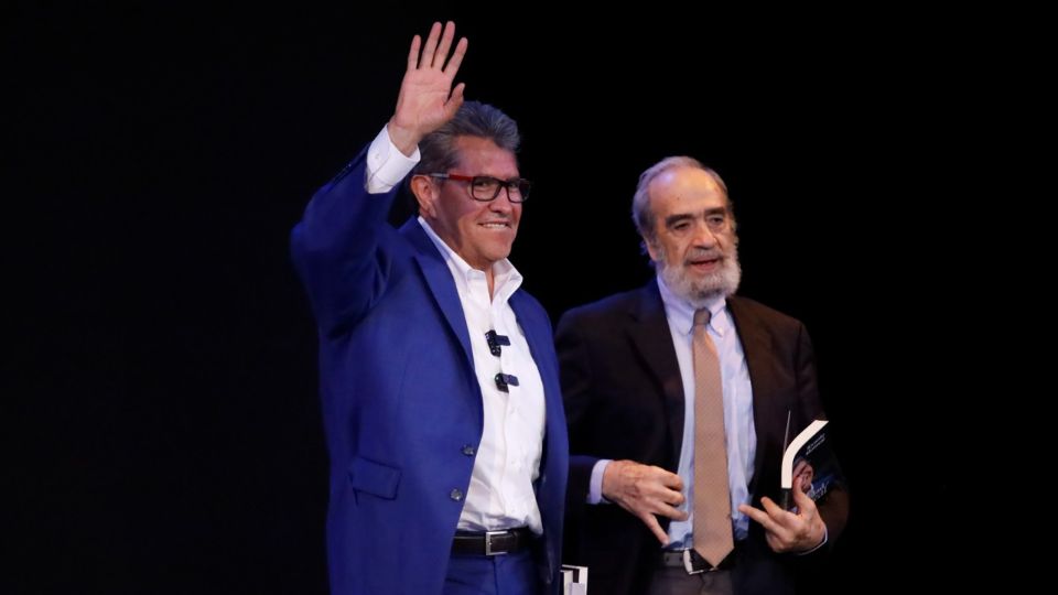 Ricardo Monreal (izquierda) durante la presentación de su libro '“Una oportunidad real”.