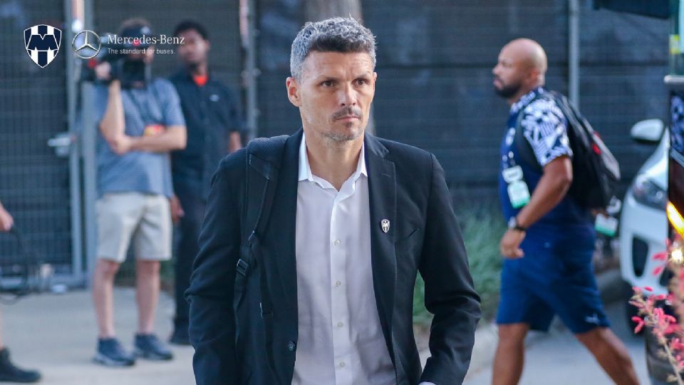 Fernando Ortiz a su llegada al Shell Energy Stadium previo al Clásico Regio en Houston