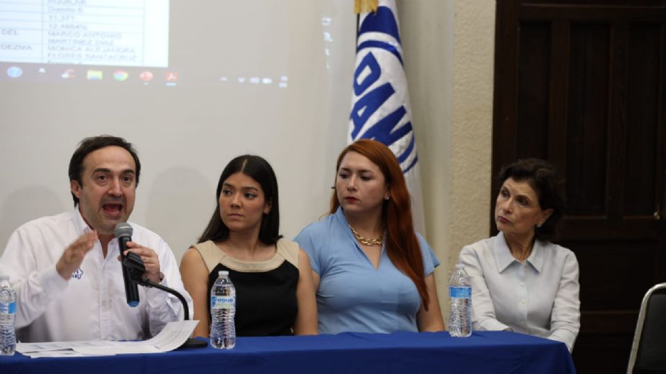 Hernán Salinas y Cecilia Sofía Robledo Suárez.