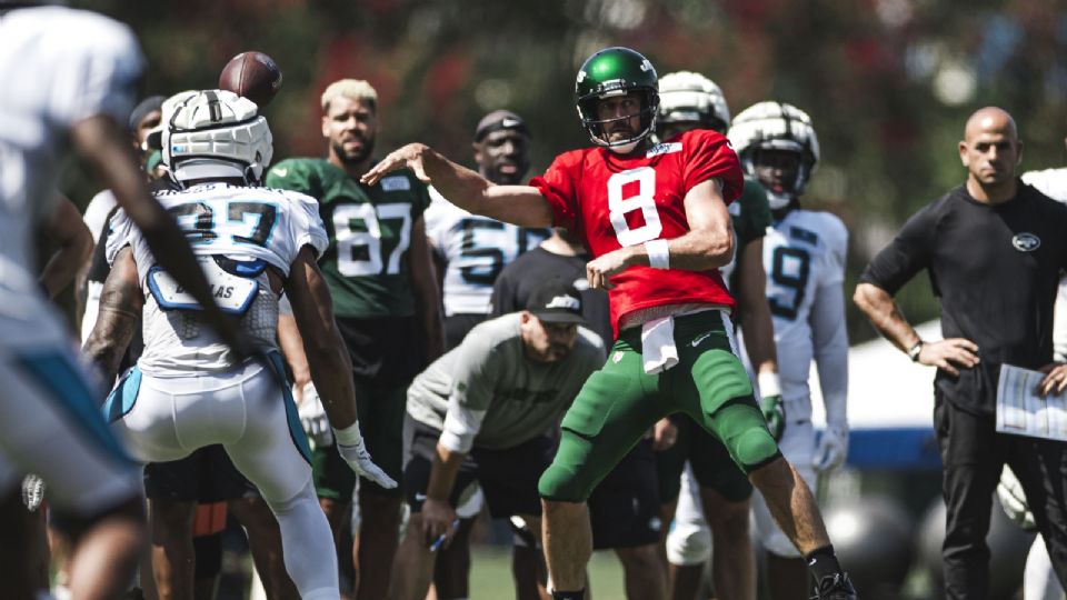 Aaron Rodgers, mariscal de los Jets de Nueva York, crítico la intensidad con la que entrenan sus compañeros de equipo de cara al partido de pretemporada ante los Panthers de Carolina.