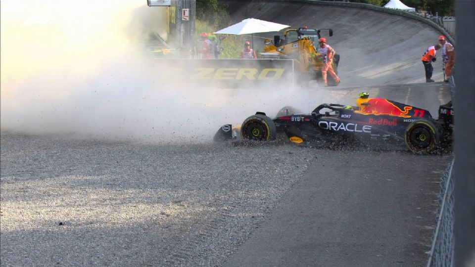 El mexicano perdió el control de su monoplaza y se estrello contra el muro de contención en el Autódromo Nacional de Monza