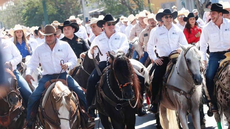 Samuel García y Luis Donaldo Colosio en cabalgata