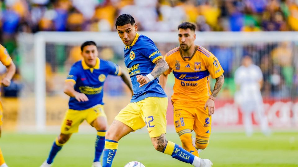 América con un doblete de Leo Suárez derrotó a Tigres en duelo disputado en Austin, Texas.