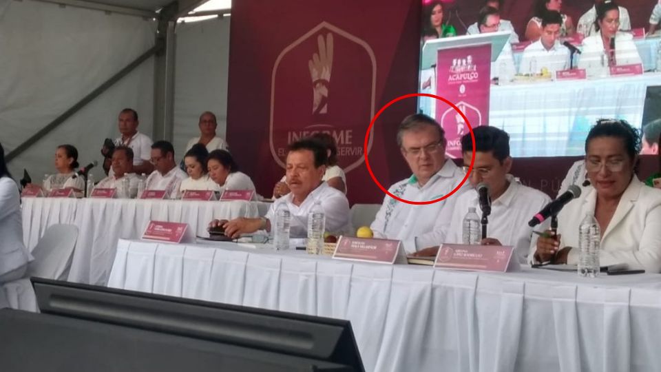 Marcelo Ebrard durante el segundo informe de actividades de Abelina López Rodríguez, alcaldesa de Acapulco.