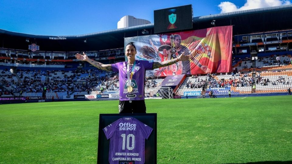 Jenni Hermoso reapareció en la cancha, tres semanas después de haberse convertido en campeona mundial con su país, en la victoria del Pachuca sobre Pumas.