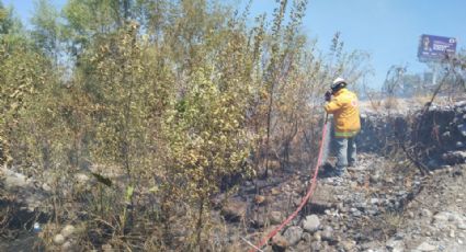 Una vez más se incendia el río Santa Catarina a la altura de Guadalupe