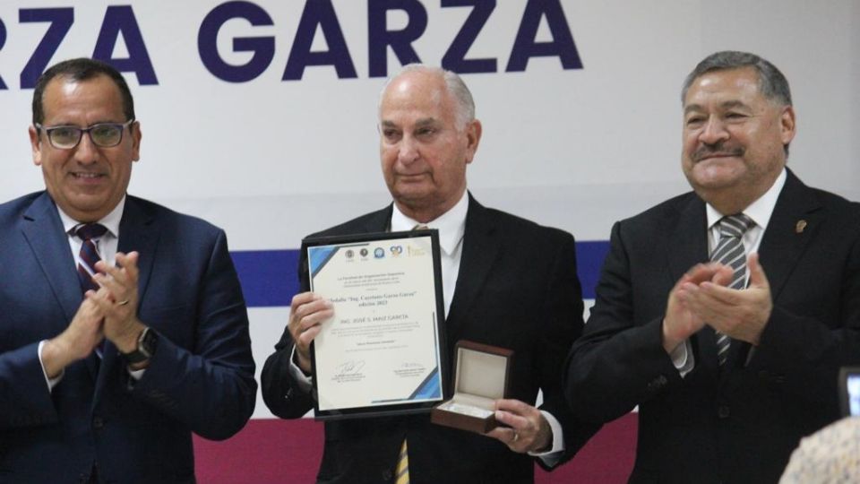 José 'Pepe' Maiz fue galardonado con la Medalla Ingeniero Cayetano Garza, por su labor como impulsor del béisbol en Nuevo León