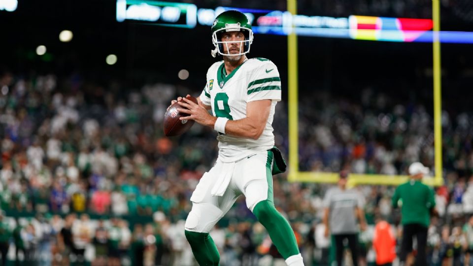 El quarterback Aaron Rodgers sufrió un desgarro completo del tendón de Aquiles izquierdo en su debut con los New York Jets, que le impedirá regresar a los emparrillados este año