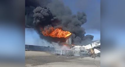 Prende en llamas fábrica en Escobedo