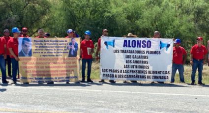 Mineros protestan afuera de la planta del Cuchillo ll por falta de pago