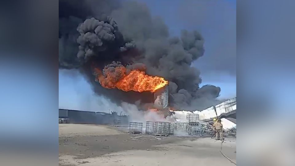 Incendio en fábrica de Escobedo se registra este martes