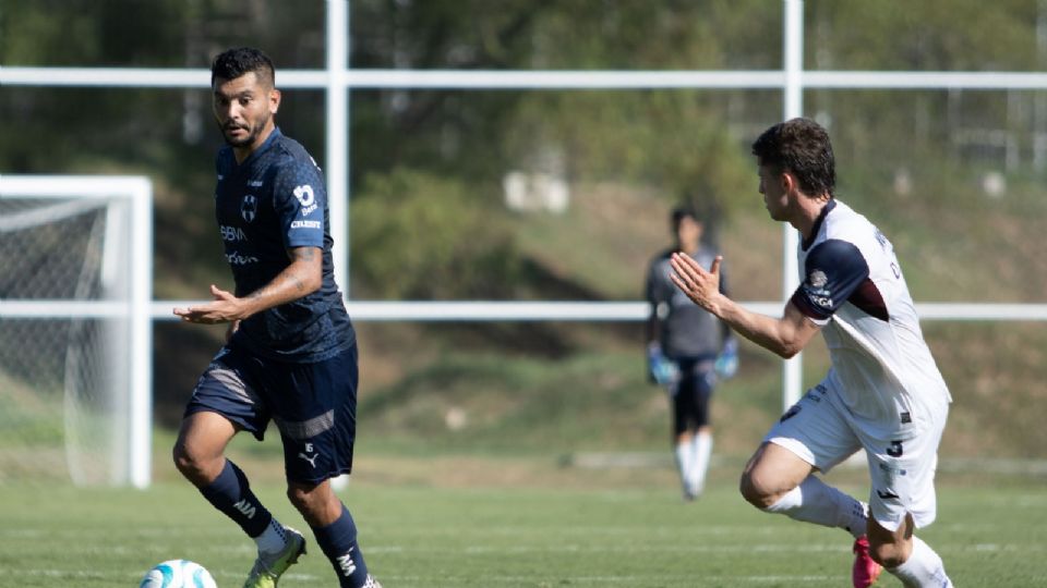 Jesús Manuel Corona en un entrenamiento de Rayados en El Barrial