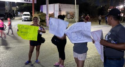 Vecinos de Apodaca bloquean avenida por falta de agua