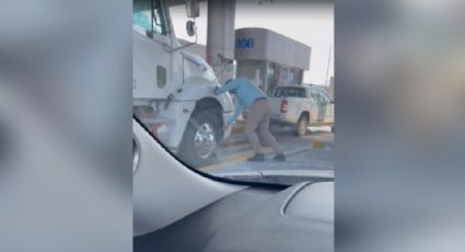 Hombre pelea con trailero y le acuchilla las llantas en caseta de Monterrey - Saltillo