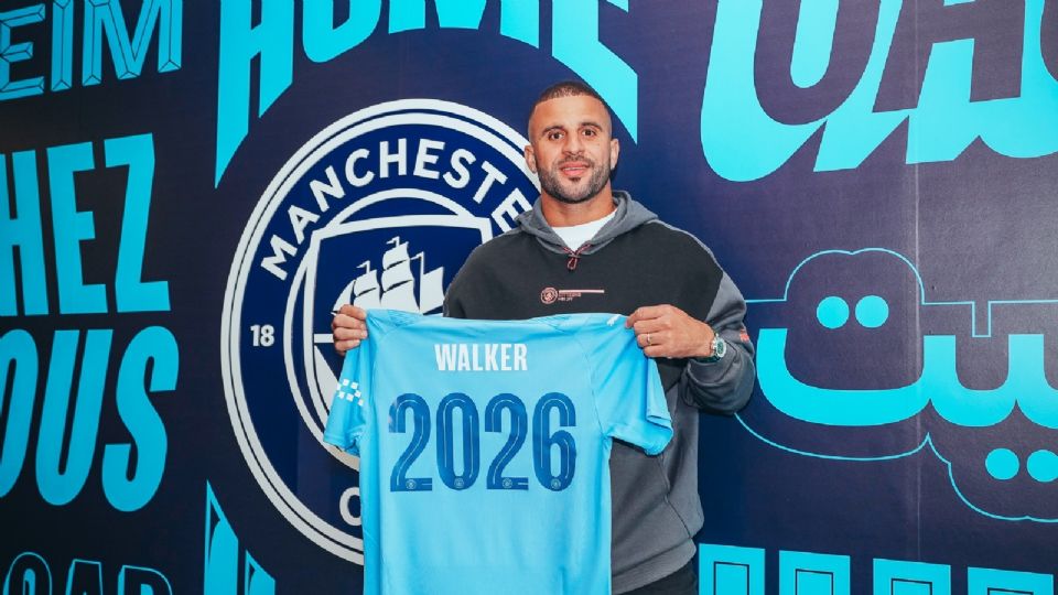 Kyle Walker en la presentación de su renovación con el Manchester City