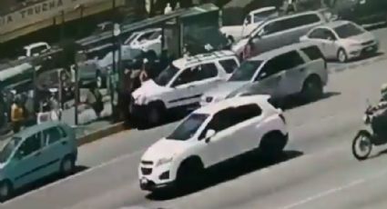 Video: Camioneta atropella a 10 personas que esperaban el camión en Puebla