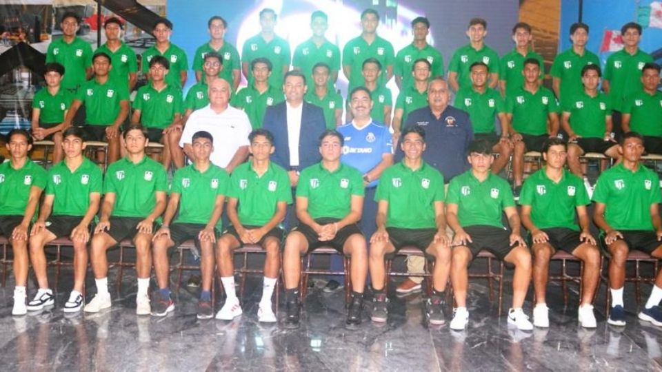 La presentación del equipo completo del Club de Futbol Cadereyta, que participará en la naciente temporada 2023 de la Tercera División Profesional de México.