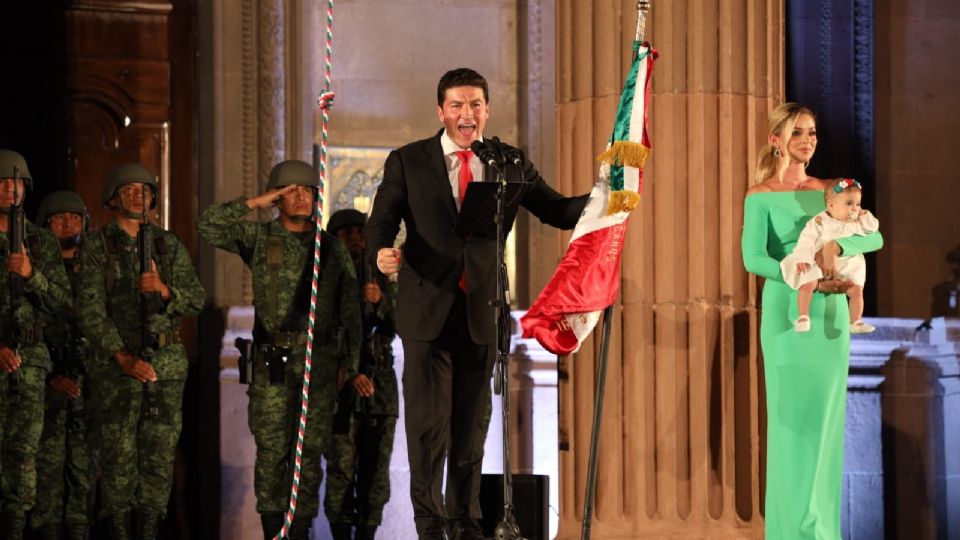 Samuel García junto a su esposa Mariana y su hija Mariel.