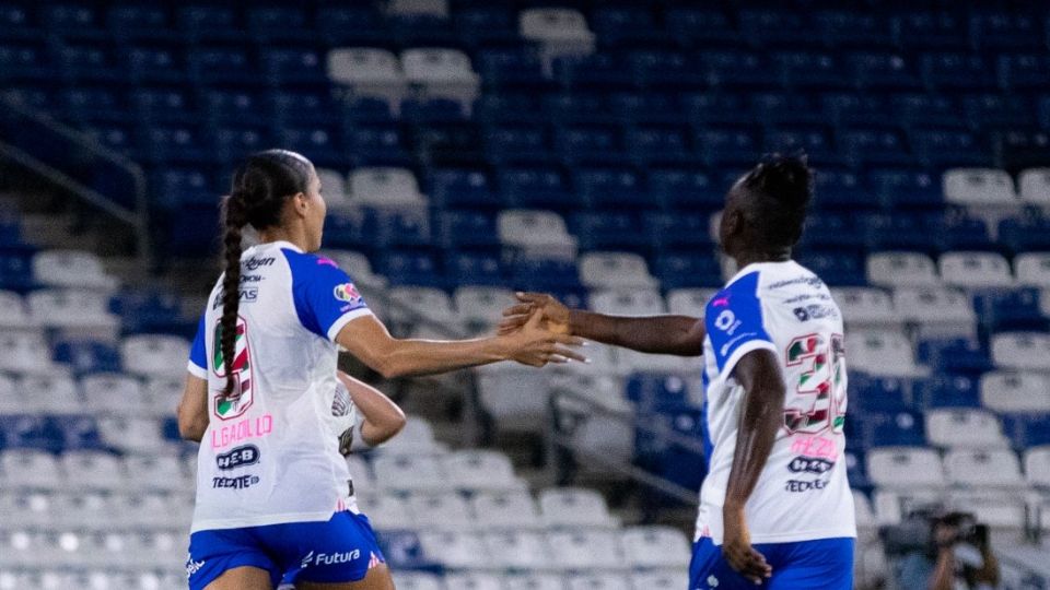 Myra Delgadillo celebra su anotación ante Pachuca en el Estadio BBVA