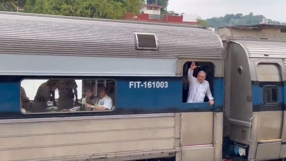 Andrés Manuel López Obrador a bordo del Tren Interoceánico.