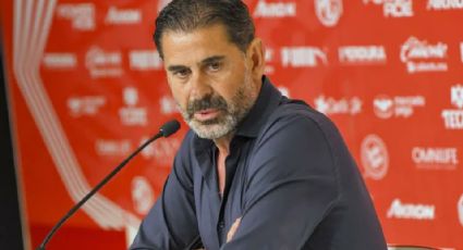 Sale Fernando Hierro en defensa de Paunovic