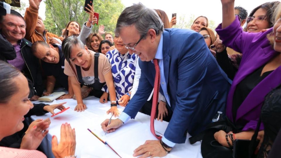 Marcelo Ebrard durante el anuncio de la formalización de su movimiento político.