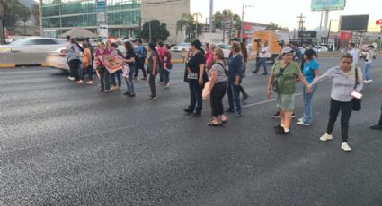 Vecinos bloquean avenida Gonzalitos ante falta de agua al poniente de Monterrey