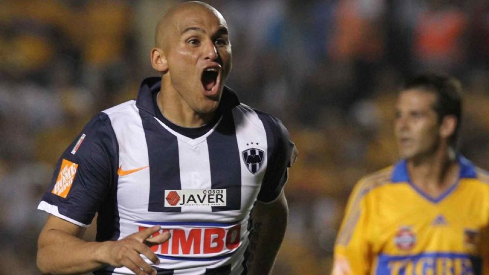 En 2010, Humberto Suazo anotó su primer gol contra Tigres en el Estadio Universitario