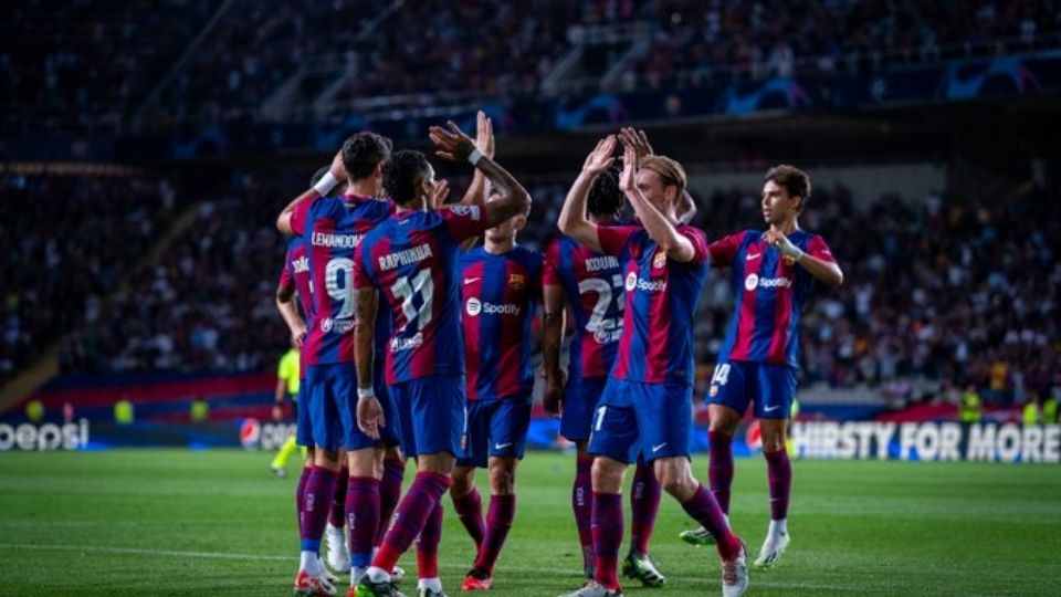 Los jugadores del Barca festejando un gol contra el Antwerp en la Champions.