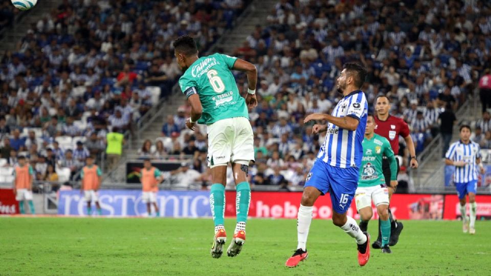 El futbolista mexicano de Rayados, Jesús Manuel Corona, usó el número 16 en el partido de León, por lo que el Club de Futbol Monterrey fue castigado económicamente por la FMF