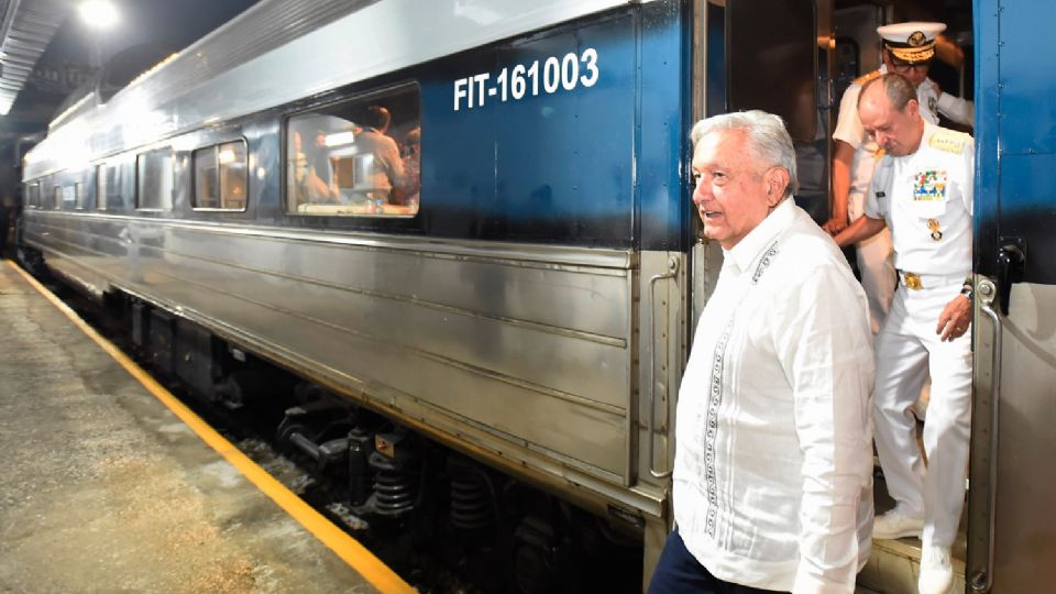 AMLO critica a Ferromex por inmovilizar trenes ante ola migratoria