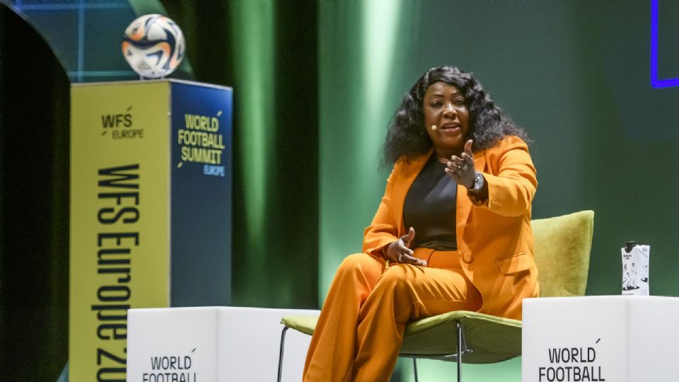 Para la secretaria general de la FIFA, Fatma Samoura, “a veces” las mujeres “tienen que enfrentarse a este tipo de discriminación que no debería ocurrir”