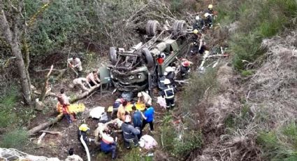 Mueren 4 soldados del Ejército tras caer camión al precipicio