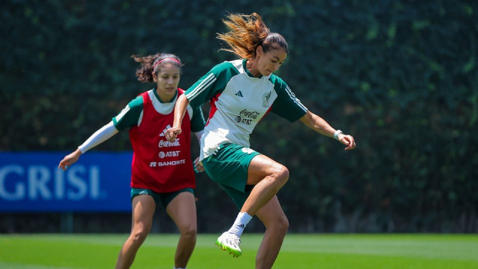 Christina Burkenroad durante un entrenamiento con la Selección Mexicana Femenil