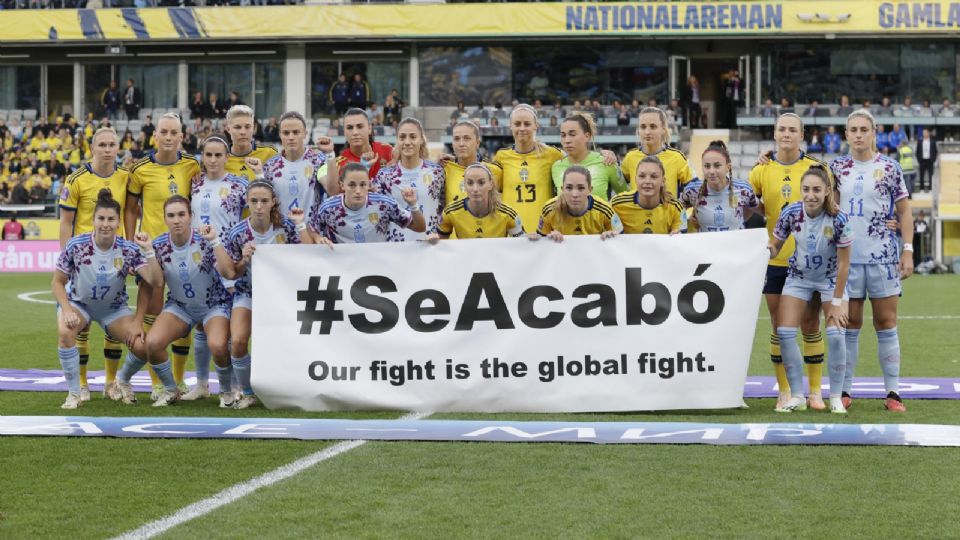 Las Selecciones de España y Suecia posaron juntas en una foto que reivindica la lucha de las mujeres a nivel global