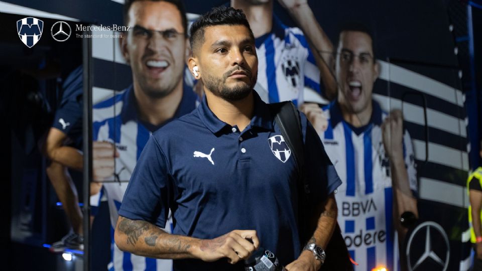 Jesús Manuel 'Tecatito' Corona llegando al Estadio Universitario.