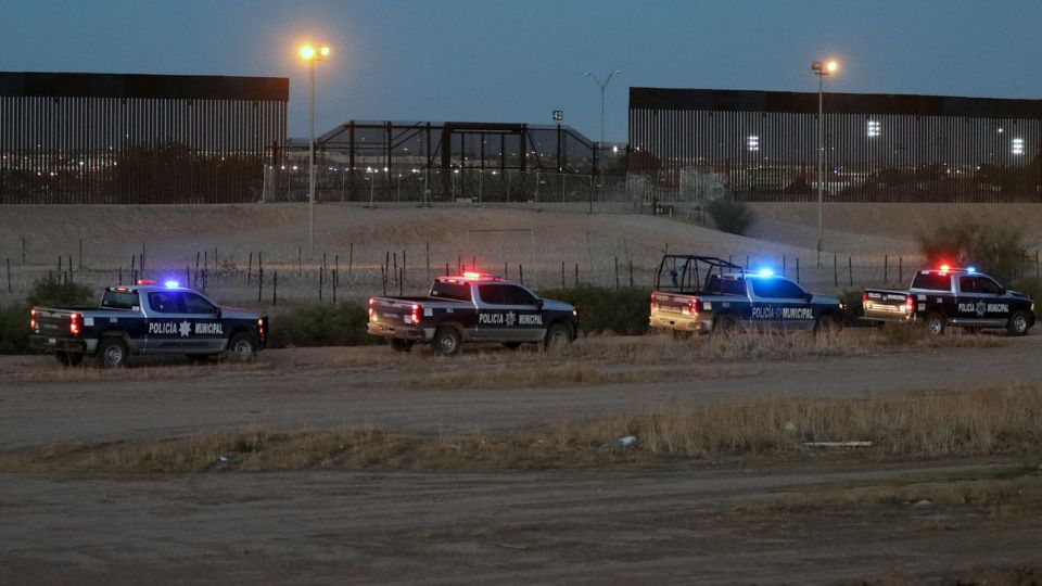 Ejército y policías antisecuestro de la Fiscalía General de Chihuahua ingresaron una casa en Ciudad Juárez y rescataron a 23 migrantes secuestrados.