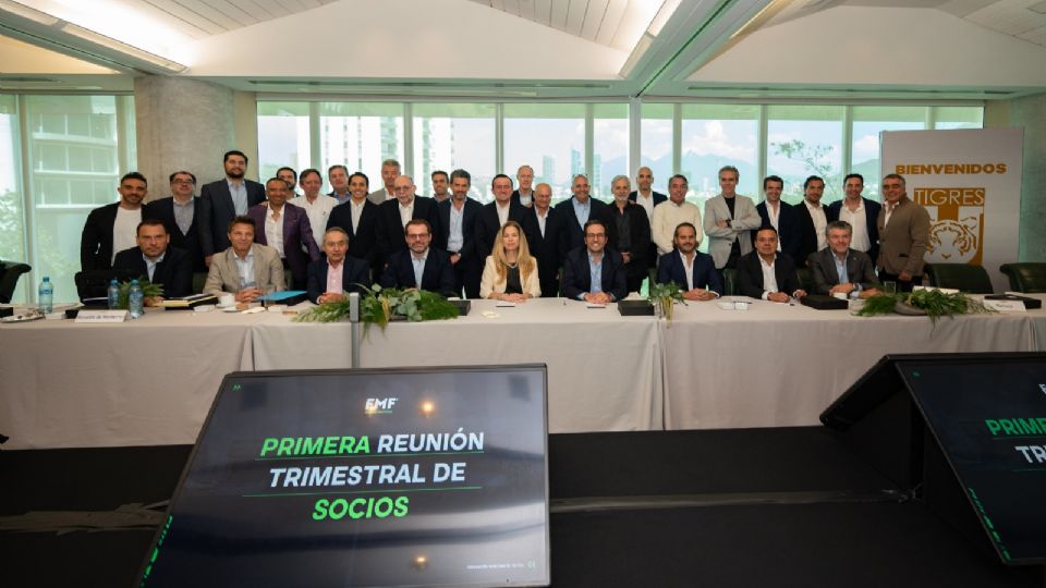 Los presidentes de los clubes de la Liga MX, reunidos en la asamblea.