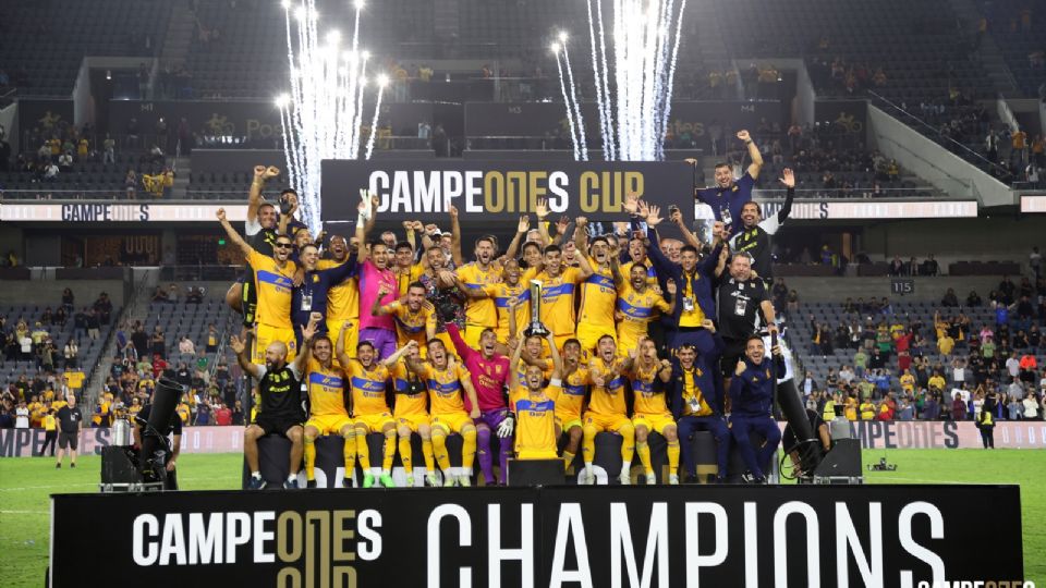 El equipo de Tigres celebra el título de la Campeones Cup