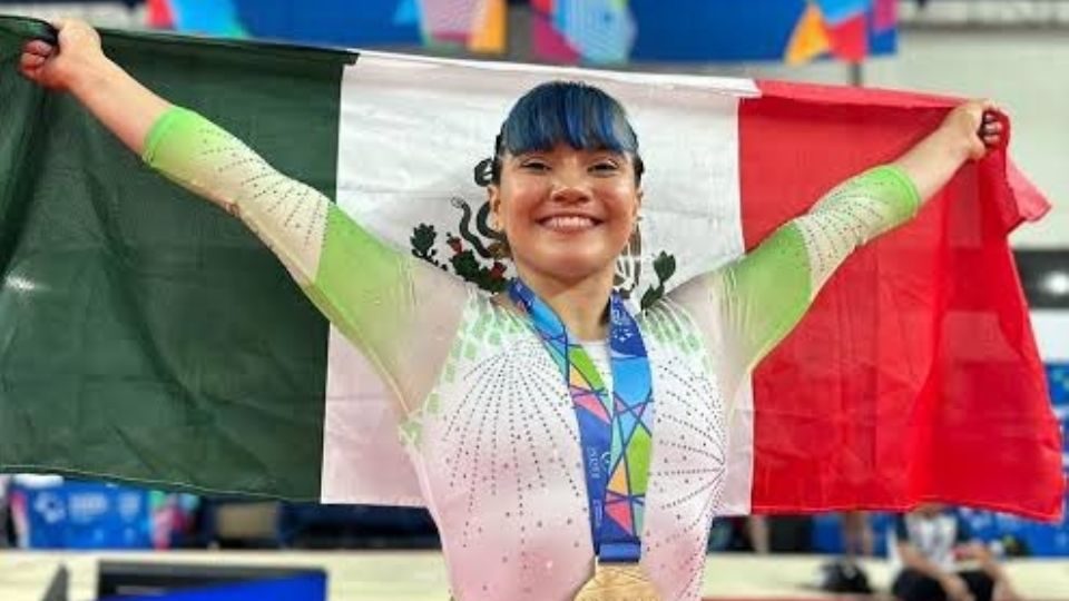 Alexa Moreno con su medalla de Oro en el Mundial de Gimnasia de Paris 2023