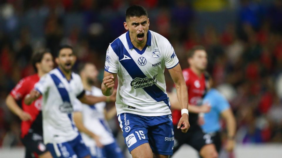 Guillermo Martínez, festejando su gol ante el Atlas.