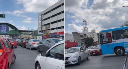 Falta de tránsitos provoca caos vial en el Arco de la Independencia, Monterrey