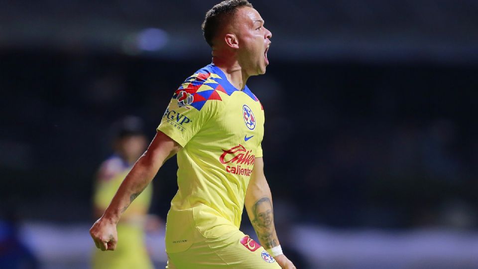 'Cabecita' Rodríguez, festejando su gol en el partido ante los Pumas.